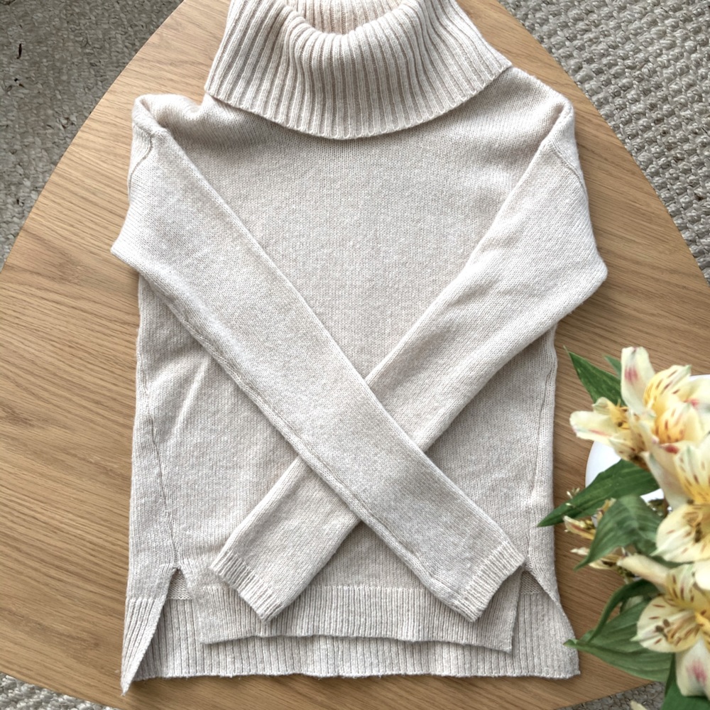 Cream Gap Wool Turleneck Sweater Size XS